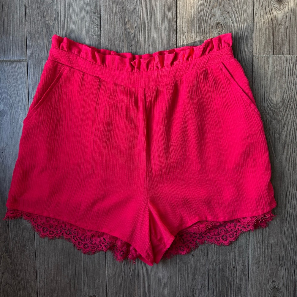 BB Dakota x Steve Madden – Señorita Paperbag Shorts – Hibiscus Red – M